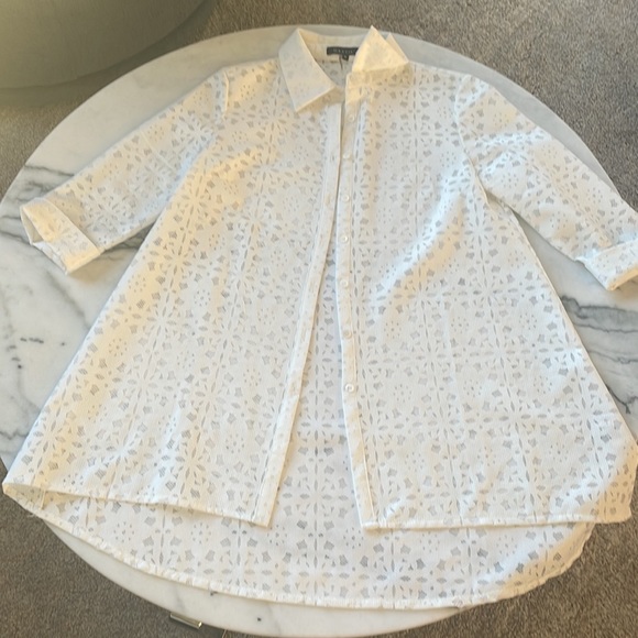 Gracia White Button Down Top with Geometric Design - Size Medium - Picture 4 of 12